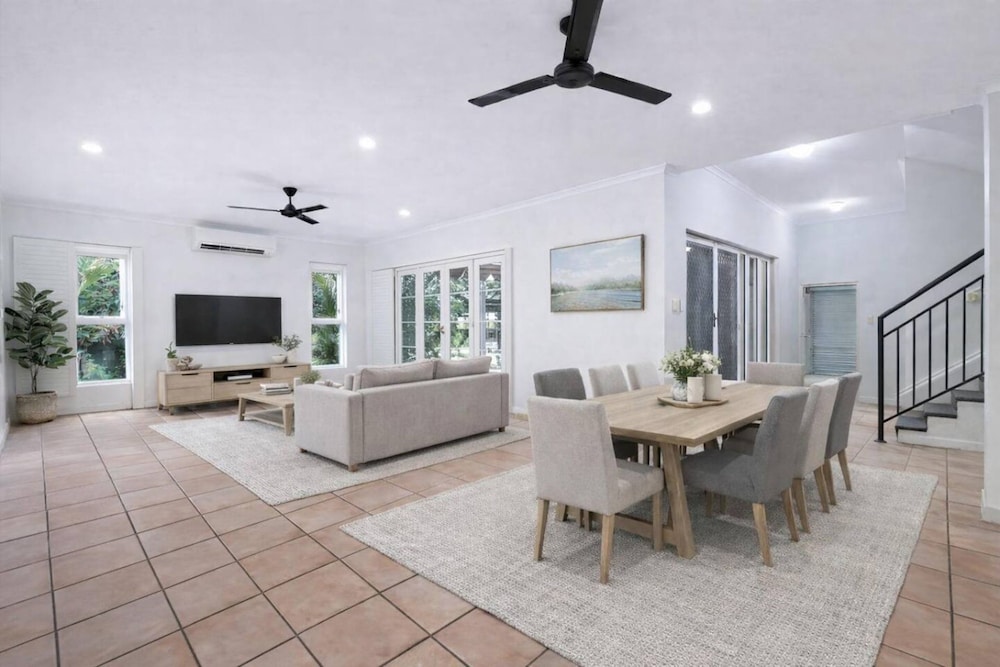 Cullen Bay Retreat Pool Balcony Marina Stroll
