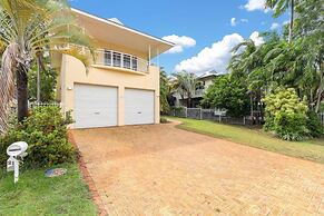 Cullen Bay Retreat Pool Balcony Marina Stroll