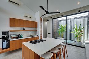 Rhys Apartment - Berawa