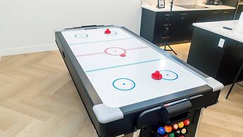 Serene 3 Bedroom Home Near YEG With Pool Table