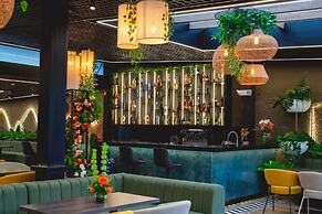 Saya Hotel & Suites
