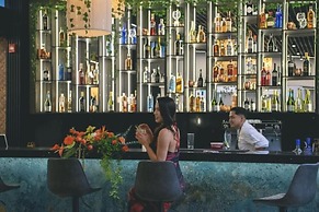 Saya Hotel & Suites