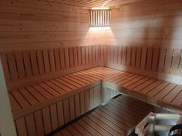 Large Holiday Home, Summer Pool, Sauna, Jacuzzi