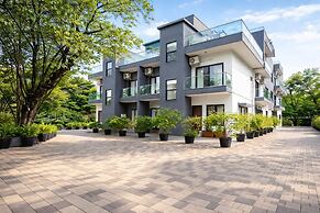 Taaffeite Hotels And Resorts
