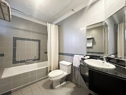 The Maple Suite by Manhattan