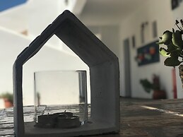 DEDES APARTMENTS