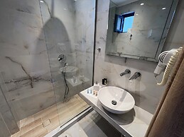 DEDES APARTMENTS