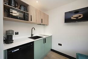 The Sixty 19 Stylish Studios and Apt.