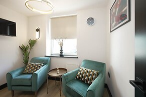The Sixty 19 Stylish Studios and Apt.