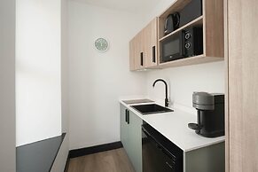 The Sixty 19 Stylish Studios and Apt.