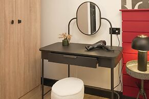 The Sixty 19 Stylish Studios and Apt.