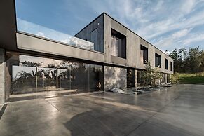 Ultra Luxury Villa With Unique Lake View