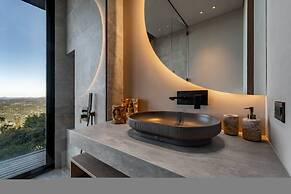 Ultra Luxury Villa With Unique Lake View