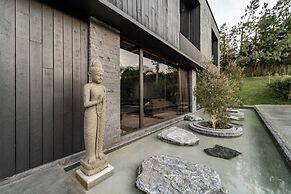 Ultra Luxury Villa With Unique Lake View