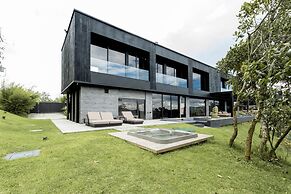 Ultra Luxury Villa With Unique Lake View