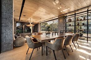 Ultra Luxury Villa With Unique Lake View