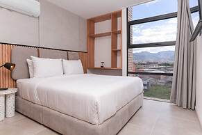 Metropolitan Living - 715b