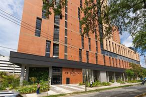 Metropolitan Living - 715b