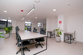 Metropolitan Living - 715b