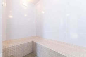 Metropolitan Living - 715b