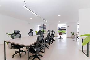 Metropolitan Living - 715b