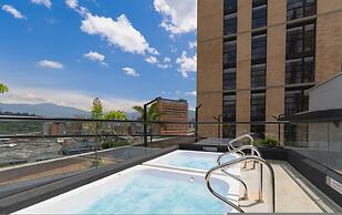 Metropolitan Living - 715b