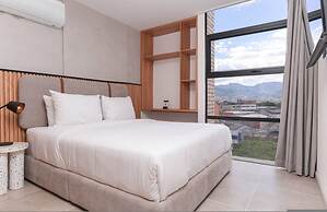 Metropolitan Living - 715b