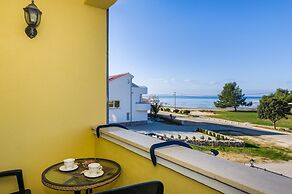 Beachfront Apartment Mareo 5