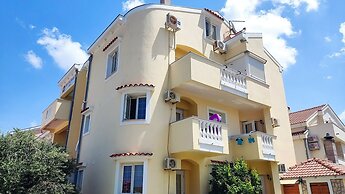 Beachfront Apartment Mareo 4