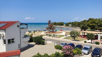 Beachfront Apartment Mareo 6