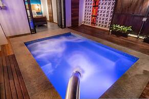 Casa Madera Parque Lleras With Private Jacuzzi