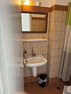 Aurelia Rooms