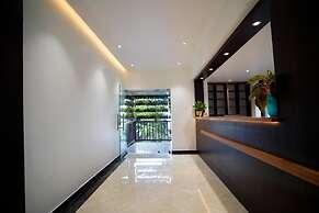7 The Business Hotel