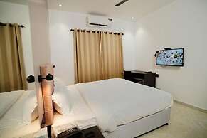 7 The Business Hotel