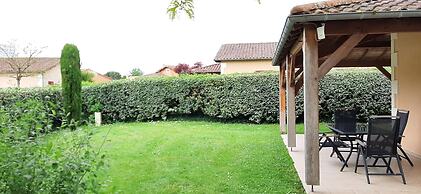 Villa in Parthenay With Private Garden