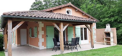 Villa in Parthenay With Private Garden