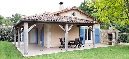 Villa in Parthenay With Private Garden