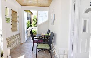 Cozy Apartment With Garden