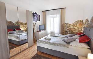Cozy Apartment With Garden