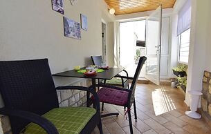 Cozy Apartment With Garden