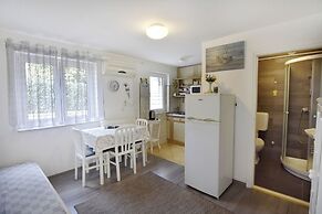 Cozy Apartment With Garden