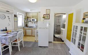 Cozy Apartment With Garden