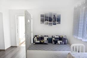 Cozy Apartment With Garden