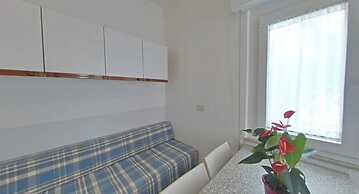 Functional Three Guests Flat