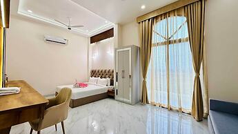 Mandhata Riverview Palace