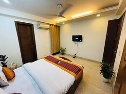 Fortune Home Service Apartment 4BHK J191