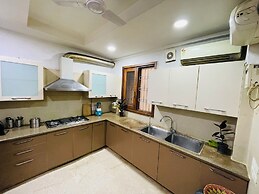 Fortune Home Service Apartment 4BHK J191