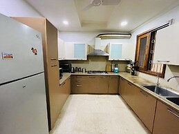 Fortune Home Service Apartment 4BHK J191