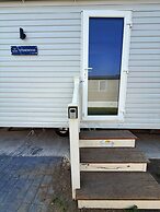 Cabin Sleeps 6 With Parking and Balcony