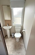Cabin Sleeps 6 With Parking and Balcony